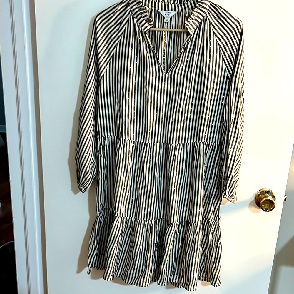 Crown & Ivy Women’s Petite L Tiered Metallic Gold Dot Striped Dress